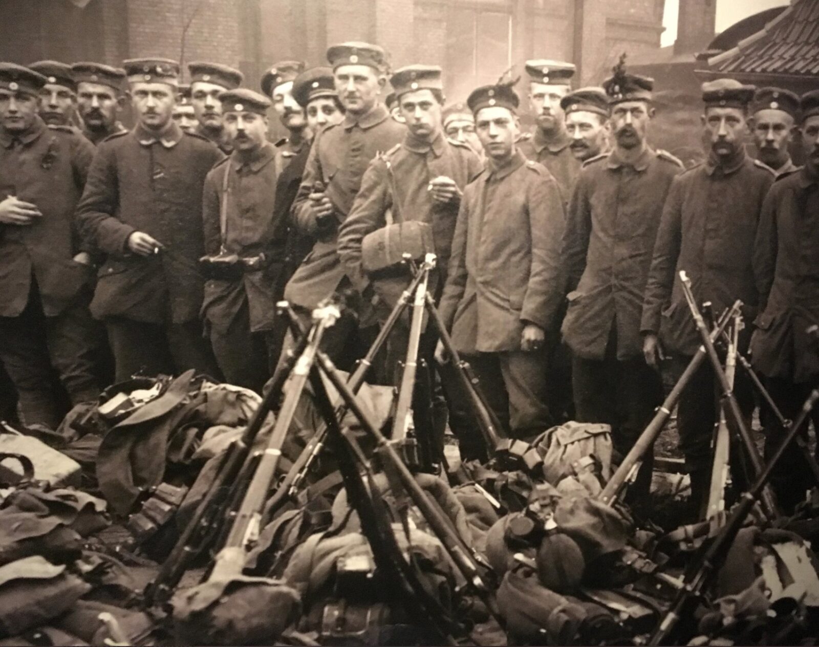 Mozione contro il riarmo e il militarismo.